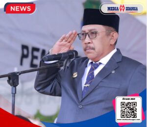 H. Burhanuddin (Bupati Bombana) saat memimpin upacara Hari Lahir Pancasila