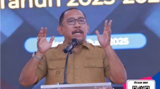 Bupati Bombana, Burhanuddin, saat menyampaikan sambutan dalam Forum Konsultasi Publik RPJMD 2025–2029. Dok: Kominfo Bombana