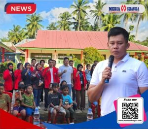 Kepala Desa Lampeantani, Iksan, S. Pd, saat mendampinggi Mahasisawa KTL Politeknik Bombana saat penerapan kerja lapangan