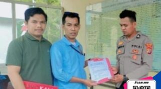 La Ode Yuman Nahmuddin, kuasa hukum ahli waris saat memasukkan laporan di Polres Buton, Sultra (29/8)
